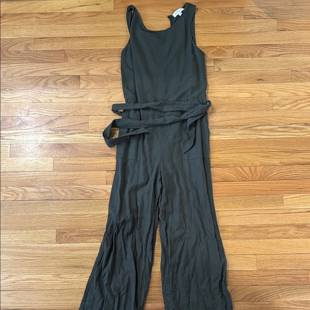 Gilli Green Sleeveless Jumpsuit with Wide Leg Design